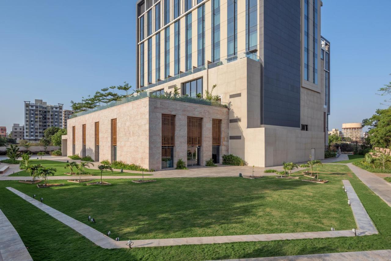 Radisson Blu Hotel & Spa, Nashik Dış mekan fotoğraf