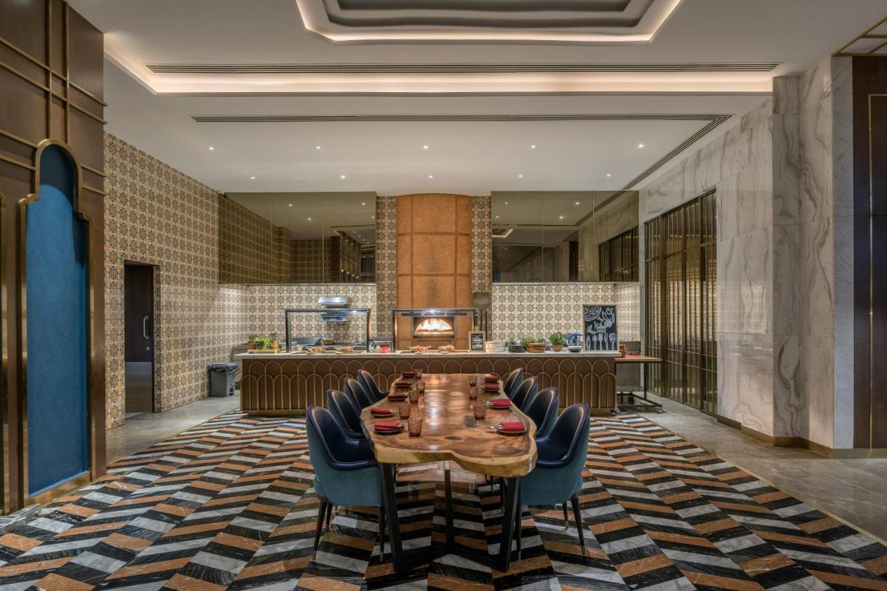 Radisson Blu Hotel & Spa, Nashik Dış mekan fotoğraf