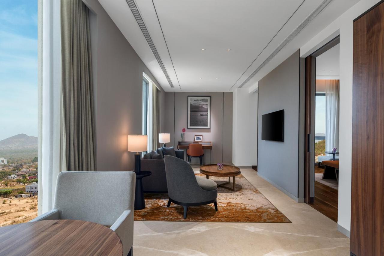 Radisson Blu Hotel & Spa, Nashik Dış mekan fotoğraf