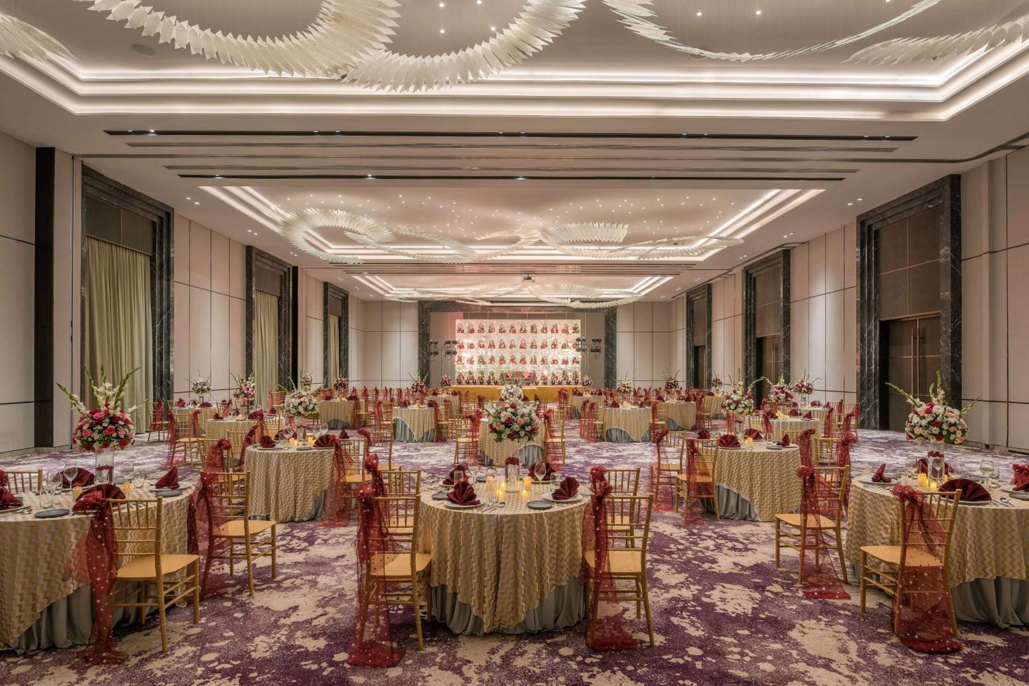 Radisson Blu Hotel & Spa, Nashik Dış mekan fotoğraf