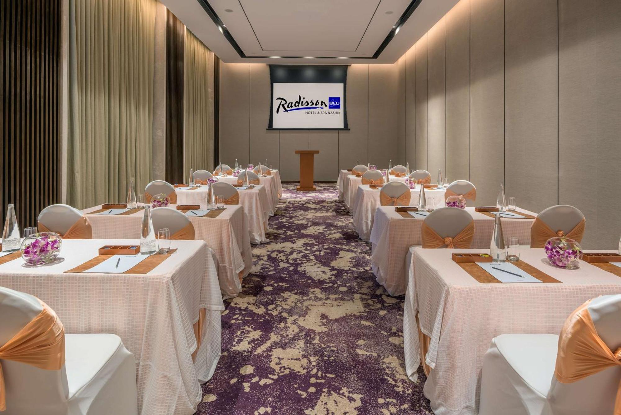 Radisson Blu Hotel & Spa, Nashik Dış mekan fotoğraf