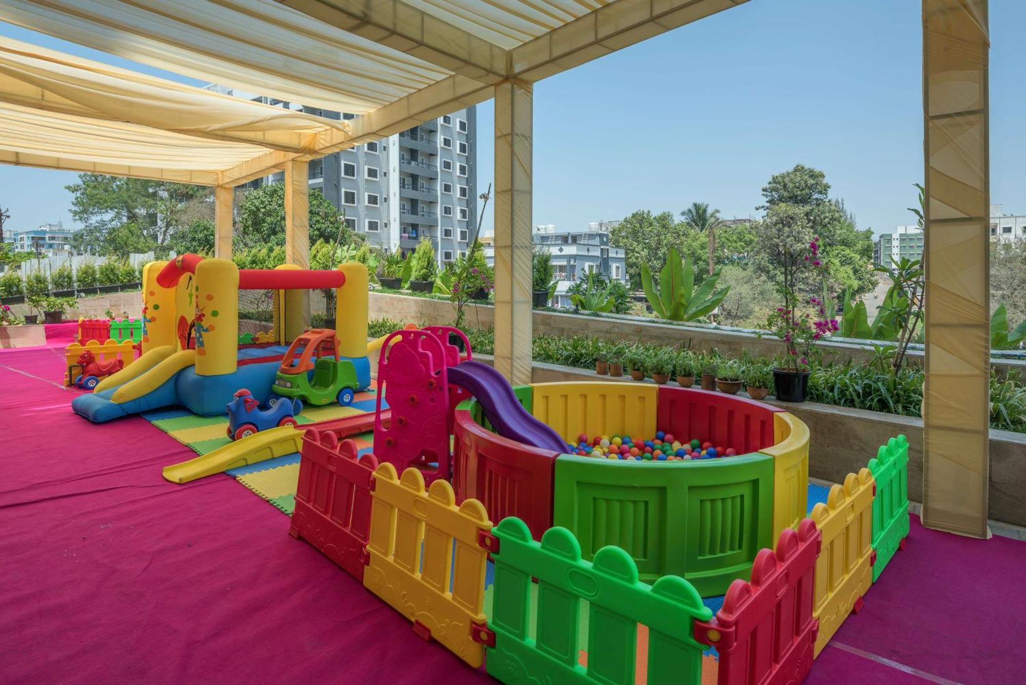 Radisson Blu Hotel & Spa, Nashik Dış mekan fotoğraf