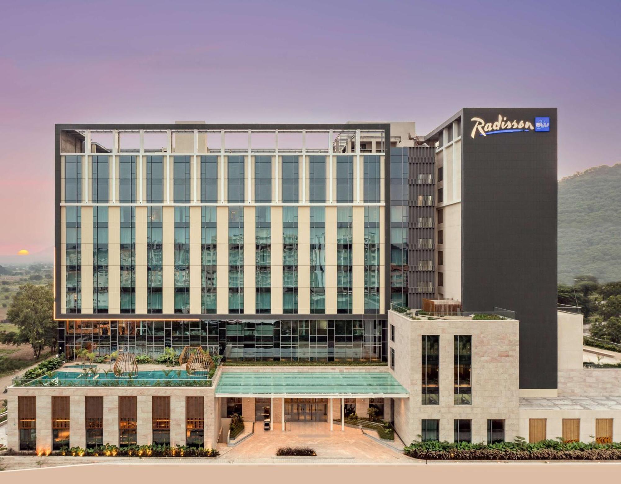 Radisson Blu Hotel & Spa, Nashik Dış mekan fotoğraf