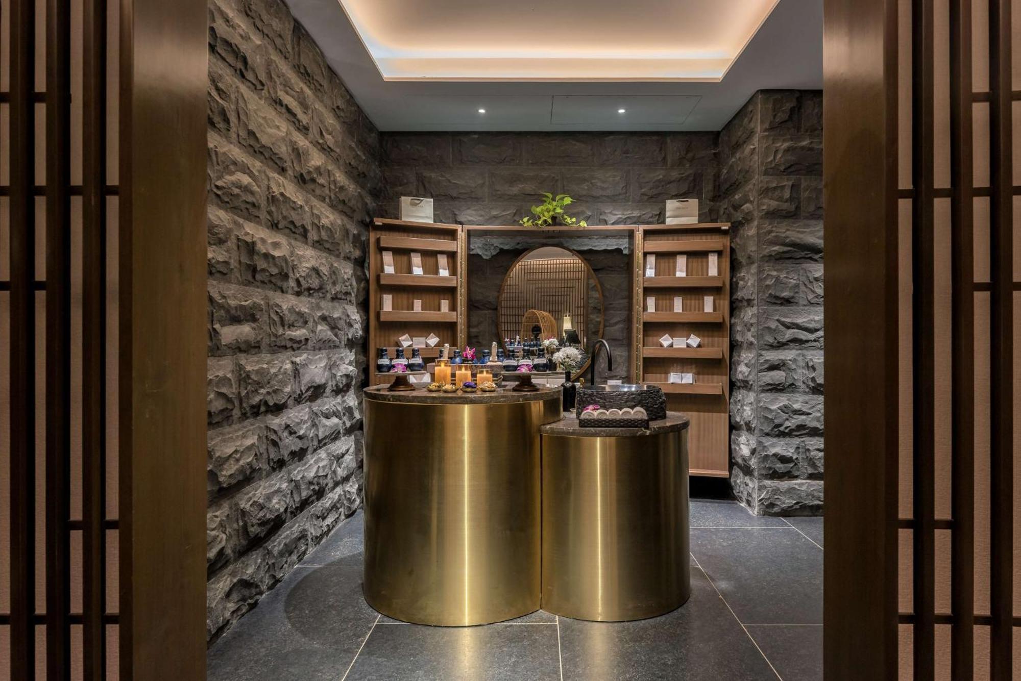 Radisson Blu Hotel & Spa, Nashik Dış mekan fotoğraf