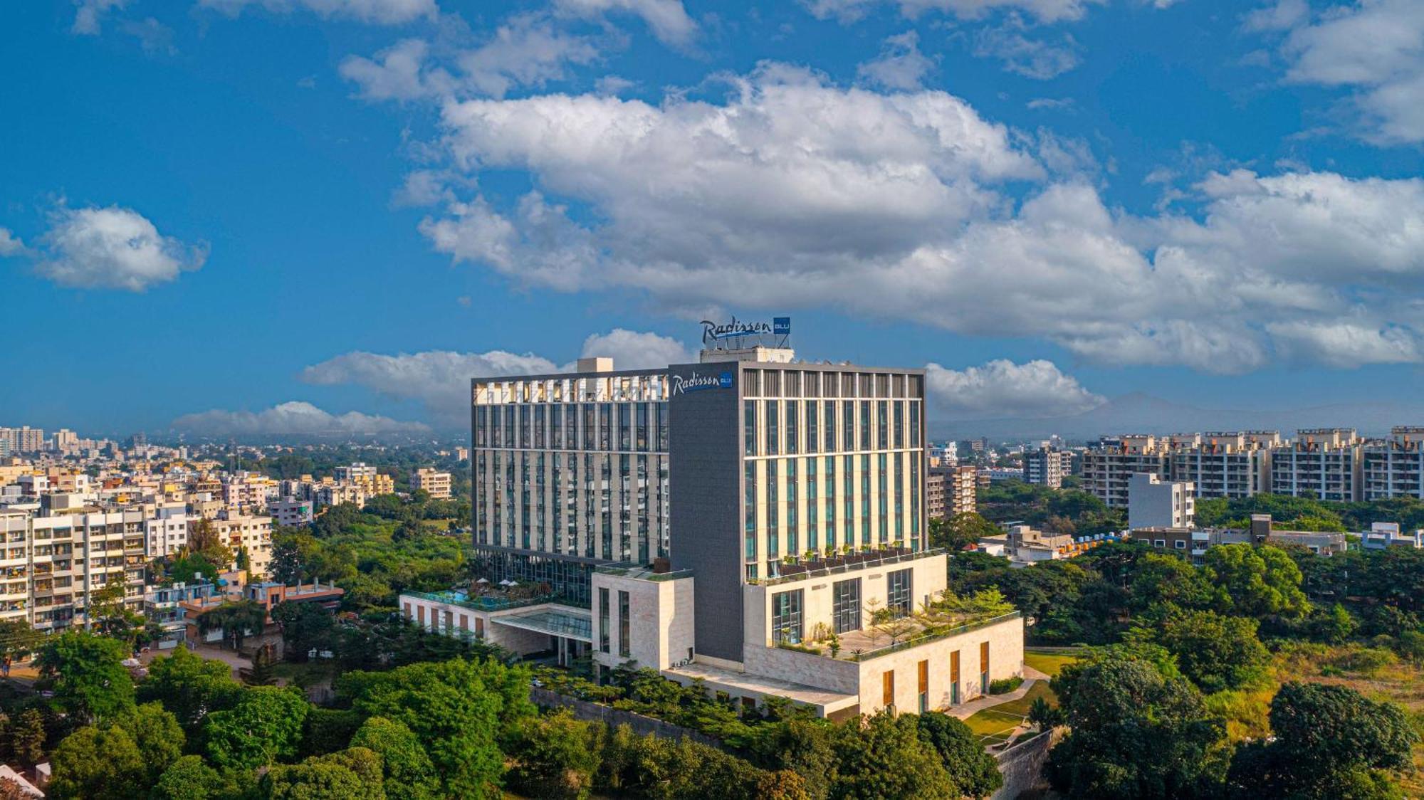 Radisson Blu Hotel & Spa, Nashik Dış mekan fotoğraf